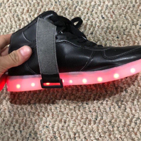 All black light up shoes - Picture 3 of 5